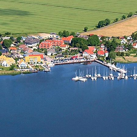 Hotel- & Ferienanlage Kapitaens-Haeuser Бреґе Екстер'єр фото