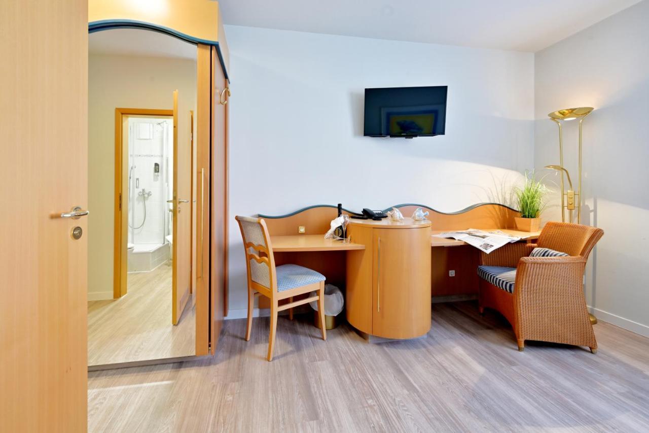 Hotel- & Ferienanlage Kapitaens-Haeuser Бреґе Екстер'єр фото