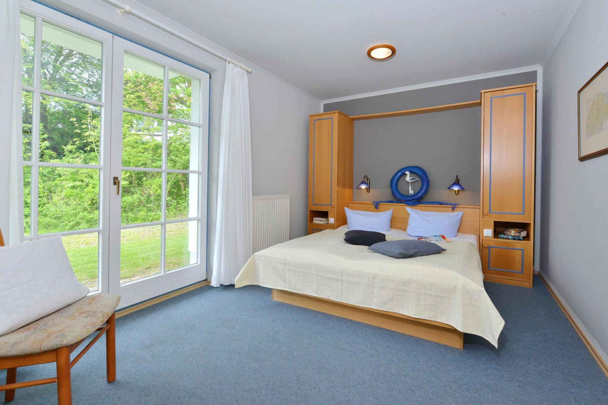 Hotel- & Ferienanlage Kapitaens-Haeuser Бреґе Екстер'єр фото